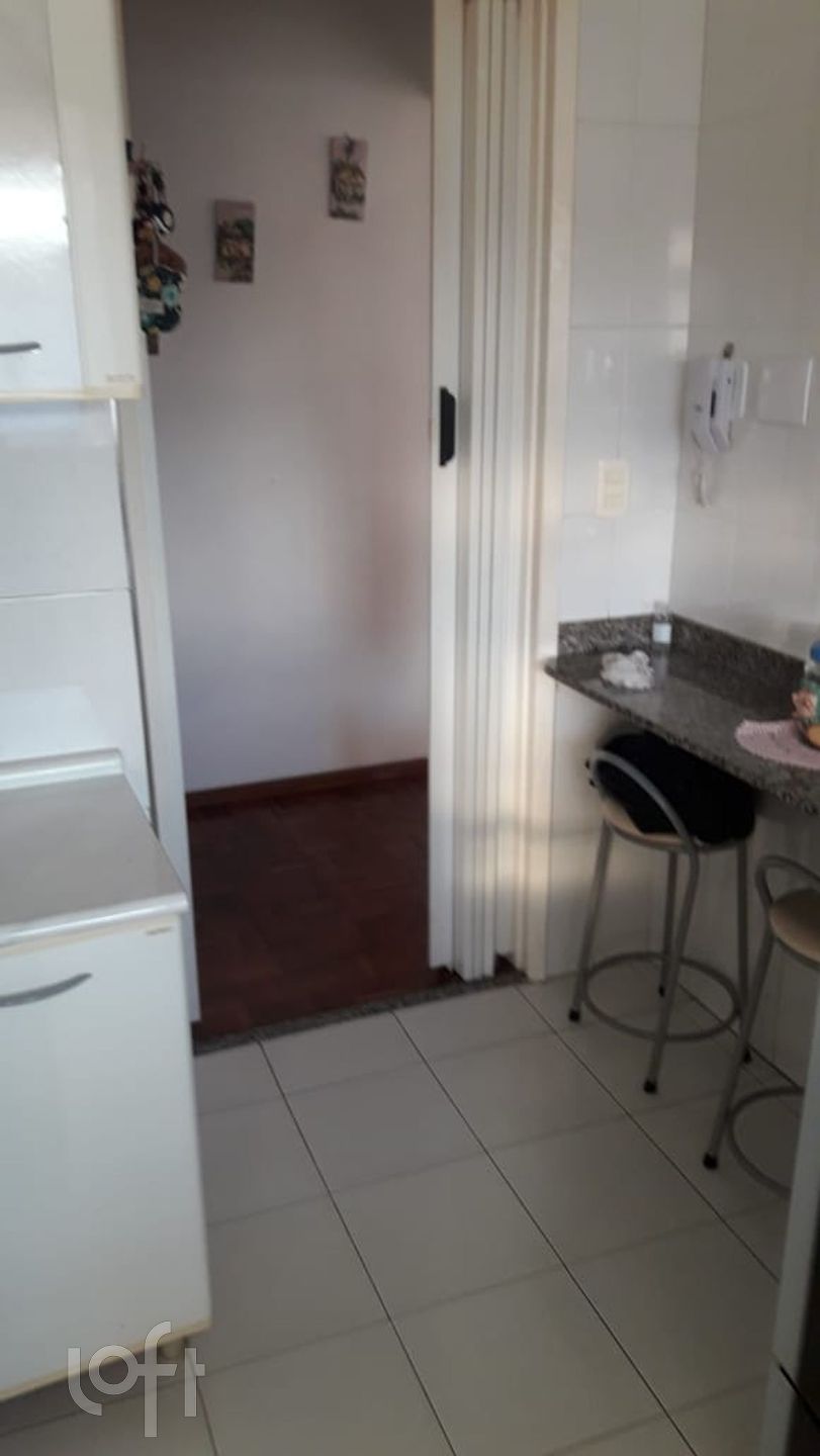 Apartamento à venda com 2 quartos, 70m² - Foto 3