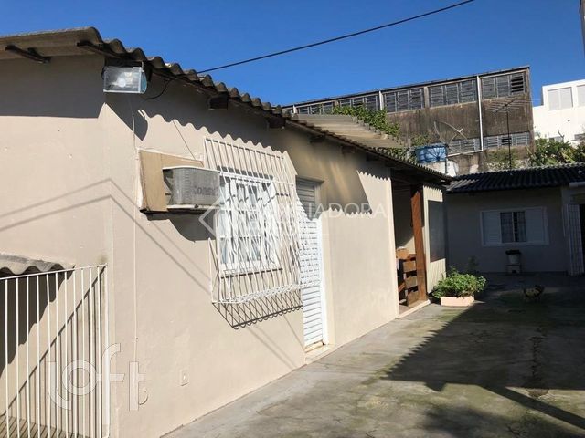 Casa com 380m², 3 dormitórios, 3 vagas, Vila Ipiranga em Porto Alegre