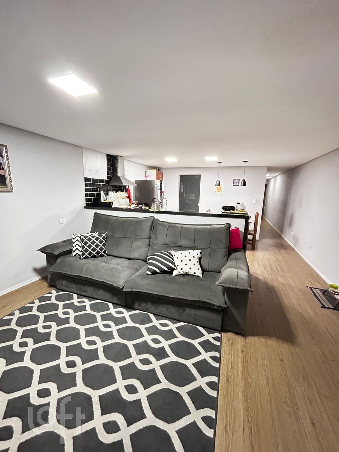 Casa à venda com 2 quartos, 70m² - Foto 1