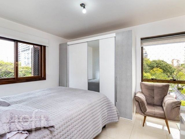 Apartamento com 82m², 2 dormitórios, 1 suíte, 2 vagas, Petrópolis em Porto Alegre