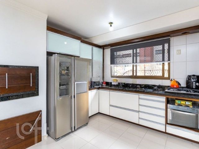 Apartamento com 82m², 2 dormitórios, 1 suíte, 2 vagas, Petrópolis em Porto Alegre