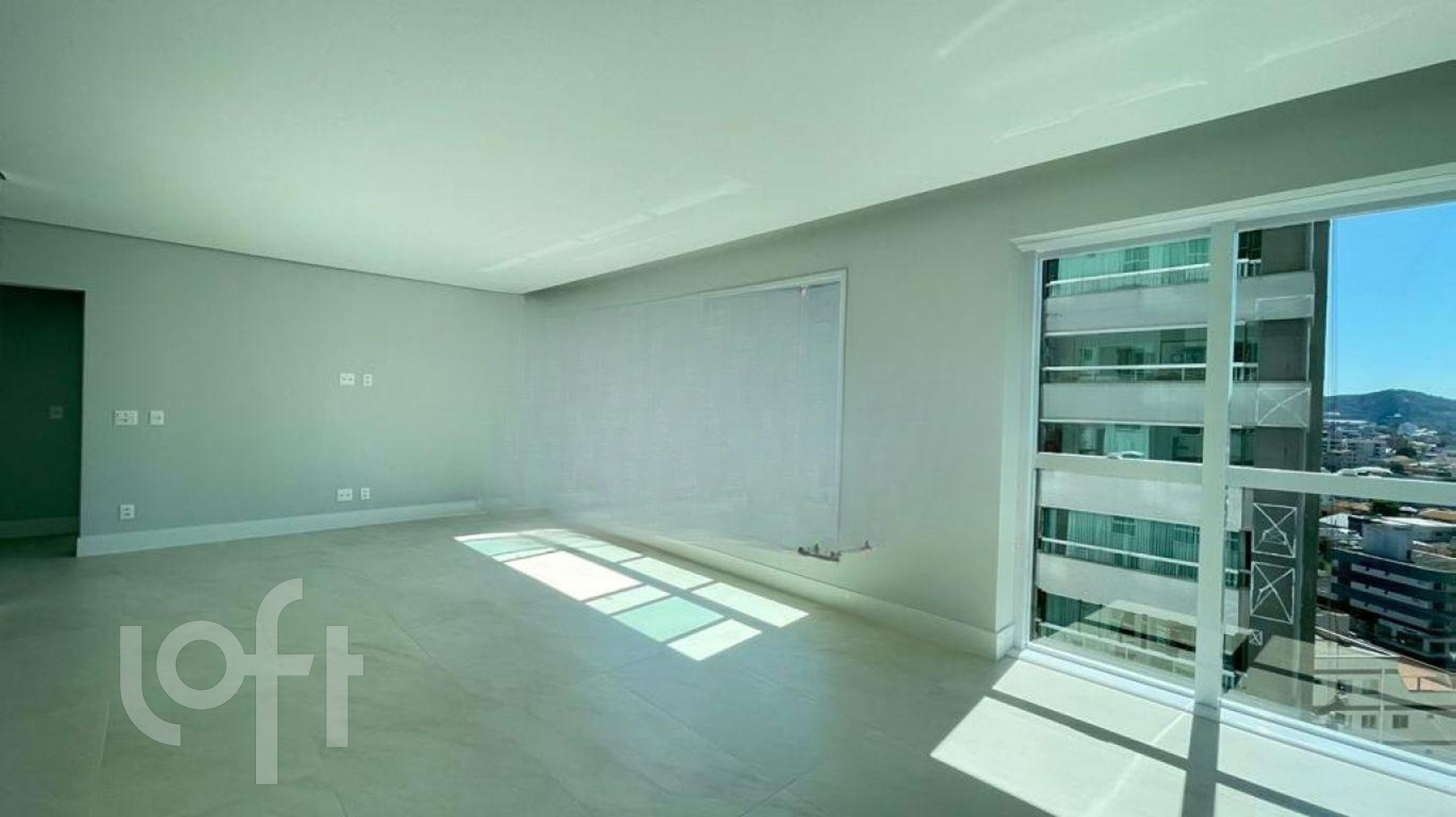 Apartamentos com 132m², 4 quartos, 2 suítes, 3 garagens, no bairro Centro em Balneário Camboriú