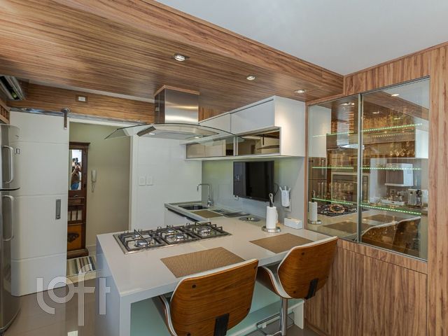 Apartamento com 73m², 2 dormitórios, 1 suíte, Santa Cecília em Porto Alegre