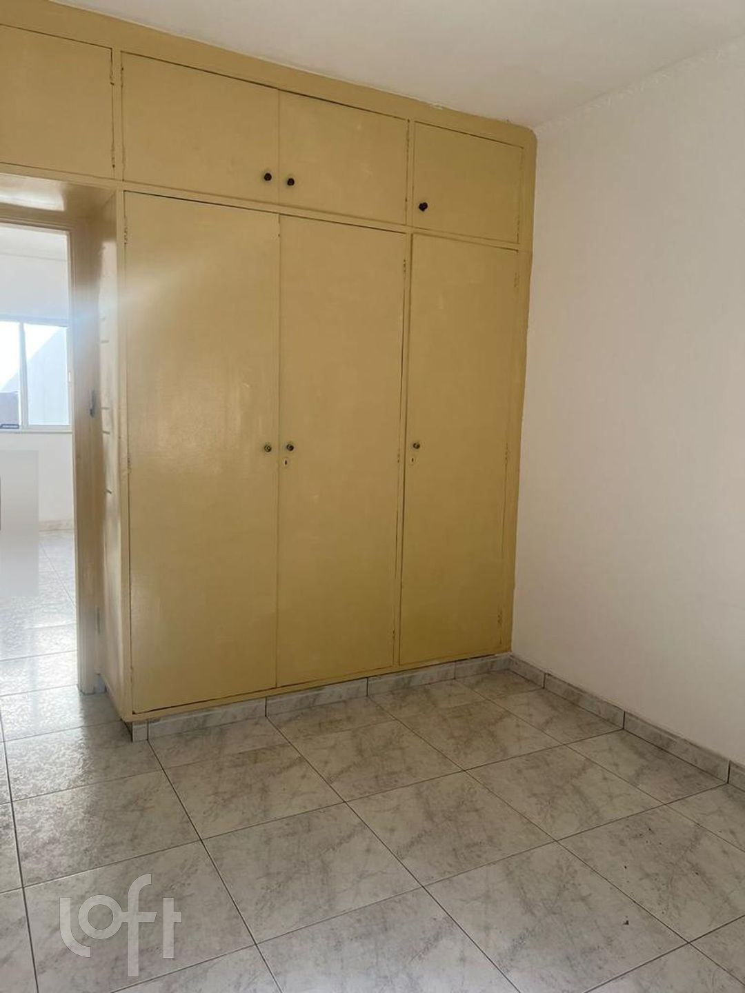 Apartamento à venda com 2 quartos, 70m² - Foto 2