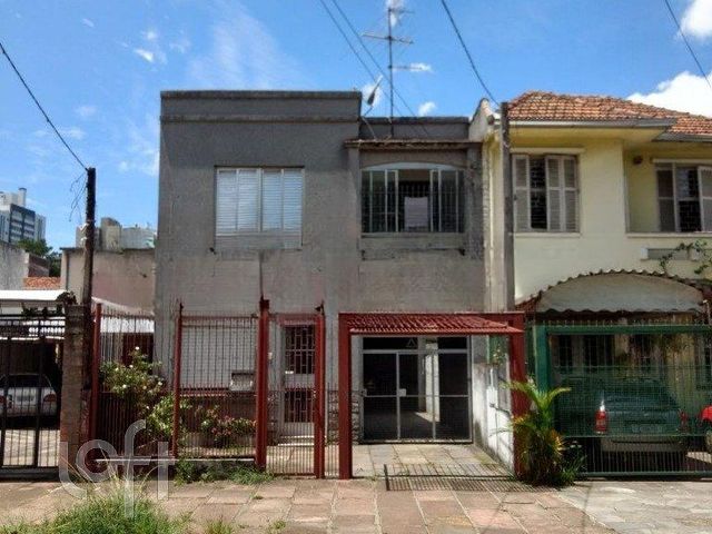 Casa com 118m², 3 dormitórios, 6 vagas, Rio Branco em Porto Alegre