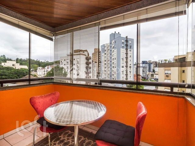 Apartamento com 57m², 2 dormitórios, 1 vaga, Menino Deus em Porto Alegre