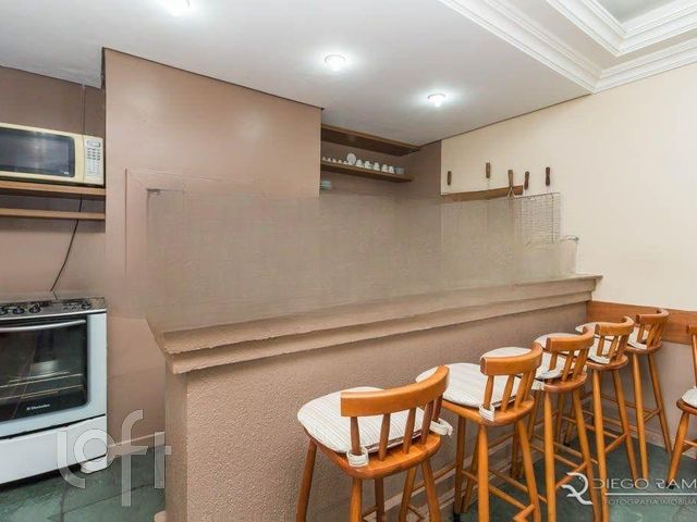 Apartamento com 57m², 2 dormitórios, 1 vaga, Menino Deus em Porto Alegre