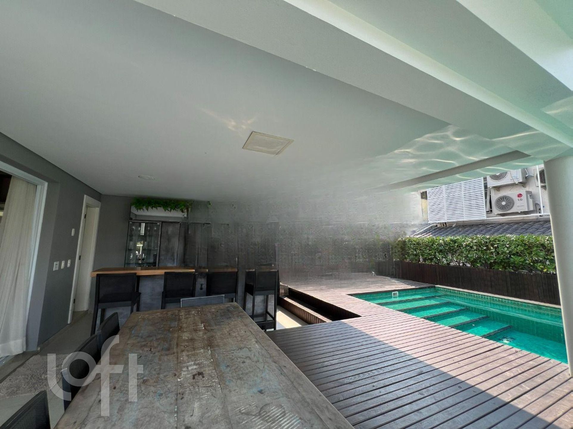 Casa Residencial com 580m², 4 quartos, 2 suítes, 5 garagens, no bairro Itacorubi em Florianópolis