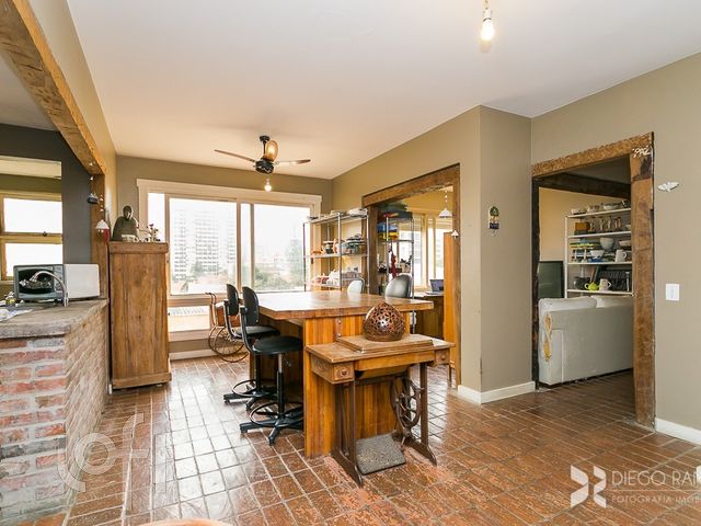 Apartamento com 191m², 3 dormitórios, 1 suíte, 1 vaga, Moinhos de Vento em Porto Alegre