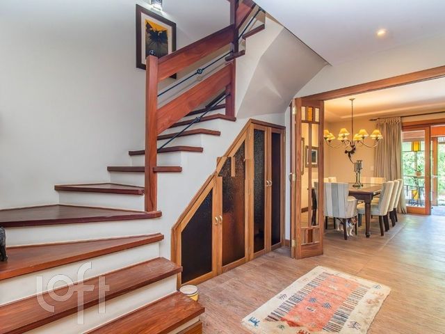 Casa em Condomínio com 313m², 3 dormitórios, 1 suíte, 2 vagas, Três Figueiras em Porto Alegre