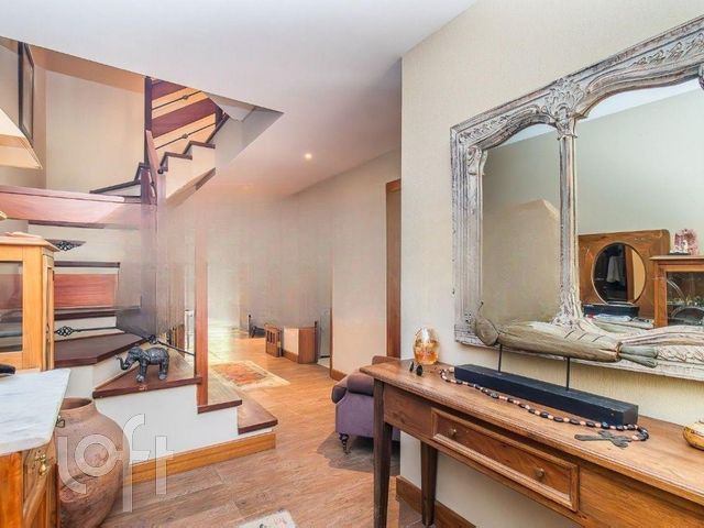 Casa em Condomínio com 313m², 3 dormitórios, 1 suíte, 2 vagas, Três Figueiras em Porto Alegre