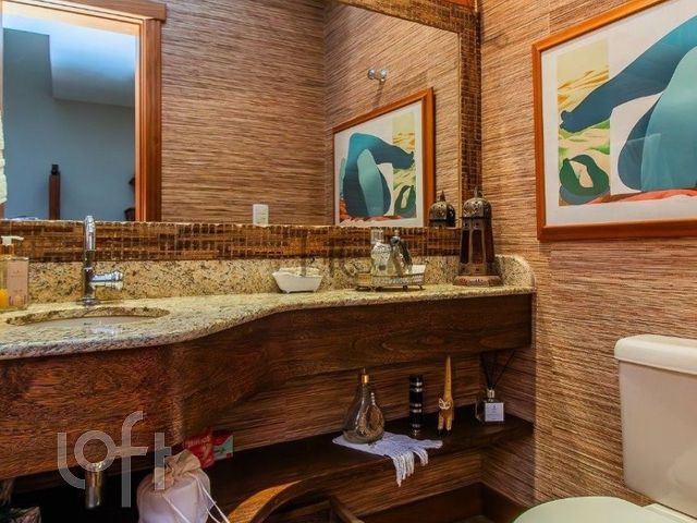 Casa em Condomínio com 313m², 3 dormitórios, 1 suíte, 2 vagas, Três Figueiras em Porto Alegre