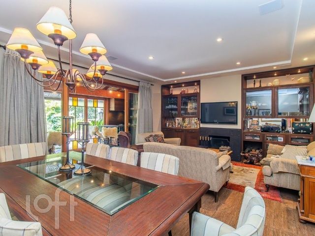 Casa em Condomínio com 313m², 3 dormitórios, 1 suíte, 2 vagas, Três Figueiras em Porto Alegre