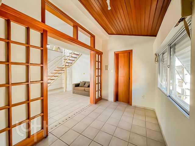 Apartamento com 196m², 3 dormitórios, 2 vagas, Moinhos de Vento em Porto Alegre