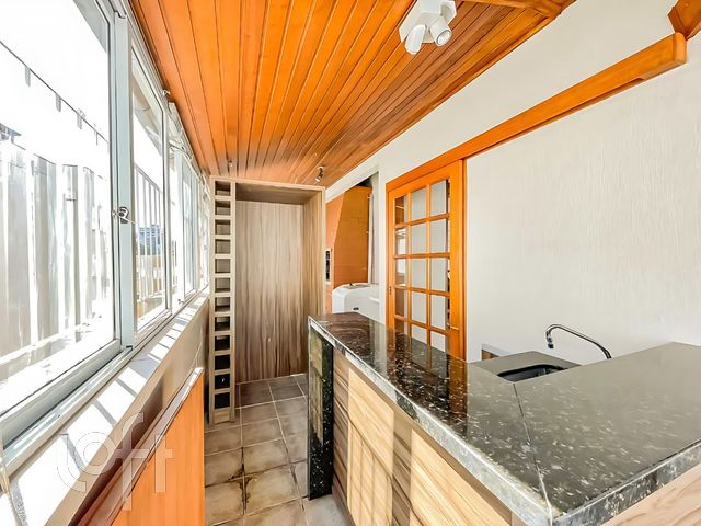 Apartamento com 196m², 3 dormitórios, 2 vagas, Moinhos de Vento em Porto Alegre