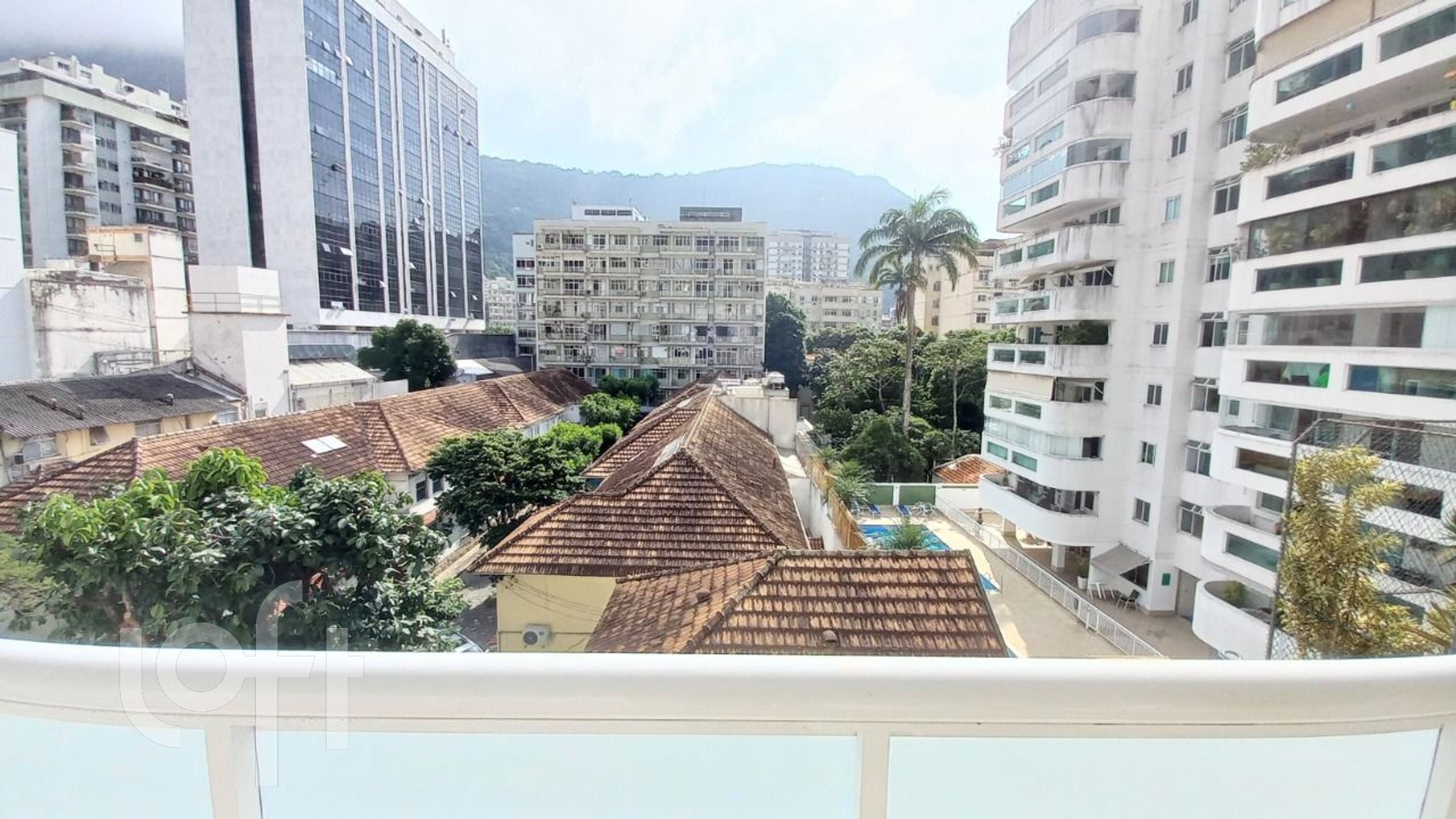 Apartamento à venda com 3 quartos, 135m² - Foto 2