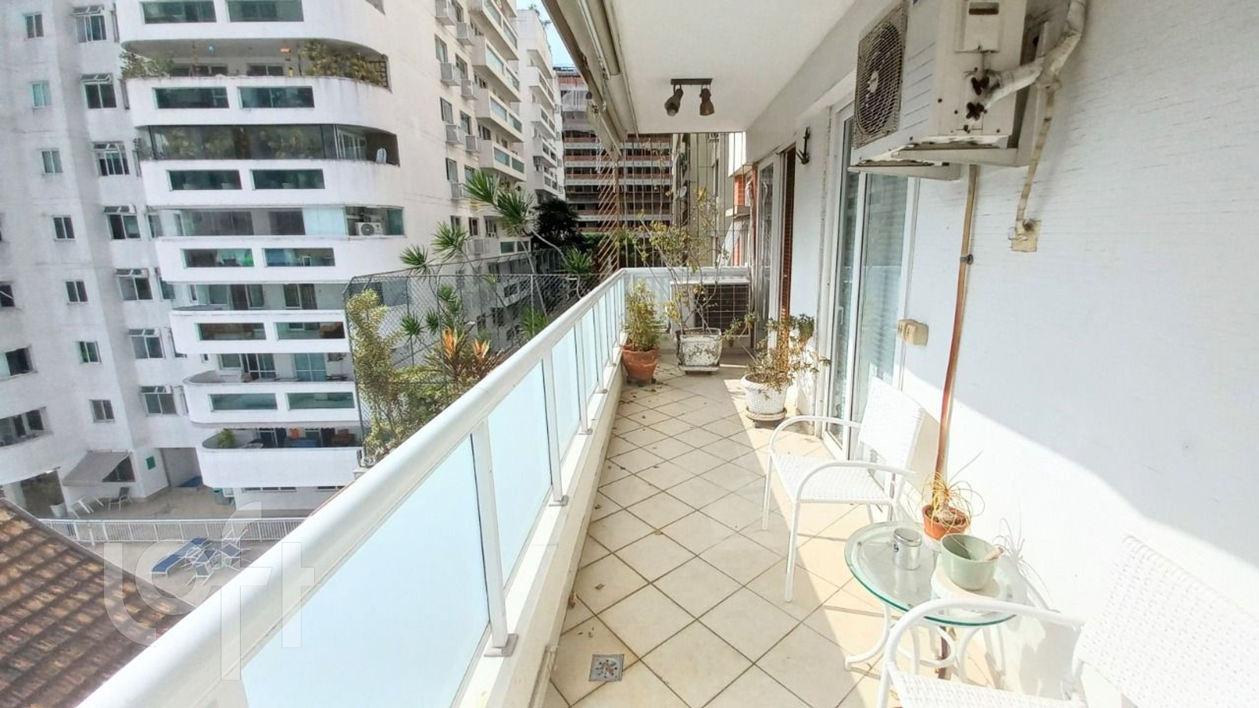 Apartamento à venda com 3 quartos, 135m² - Foto 3