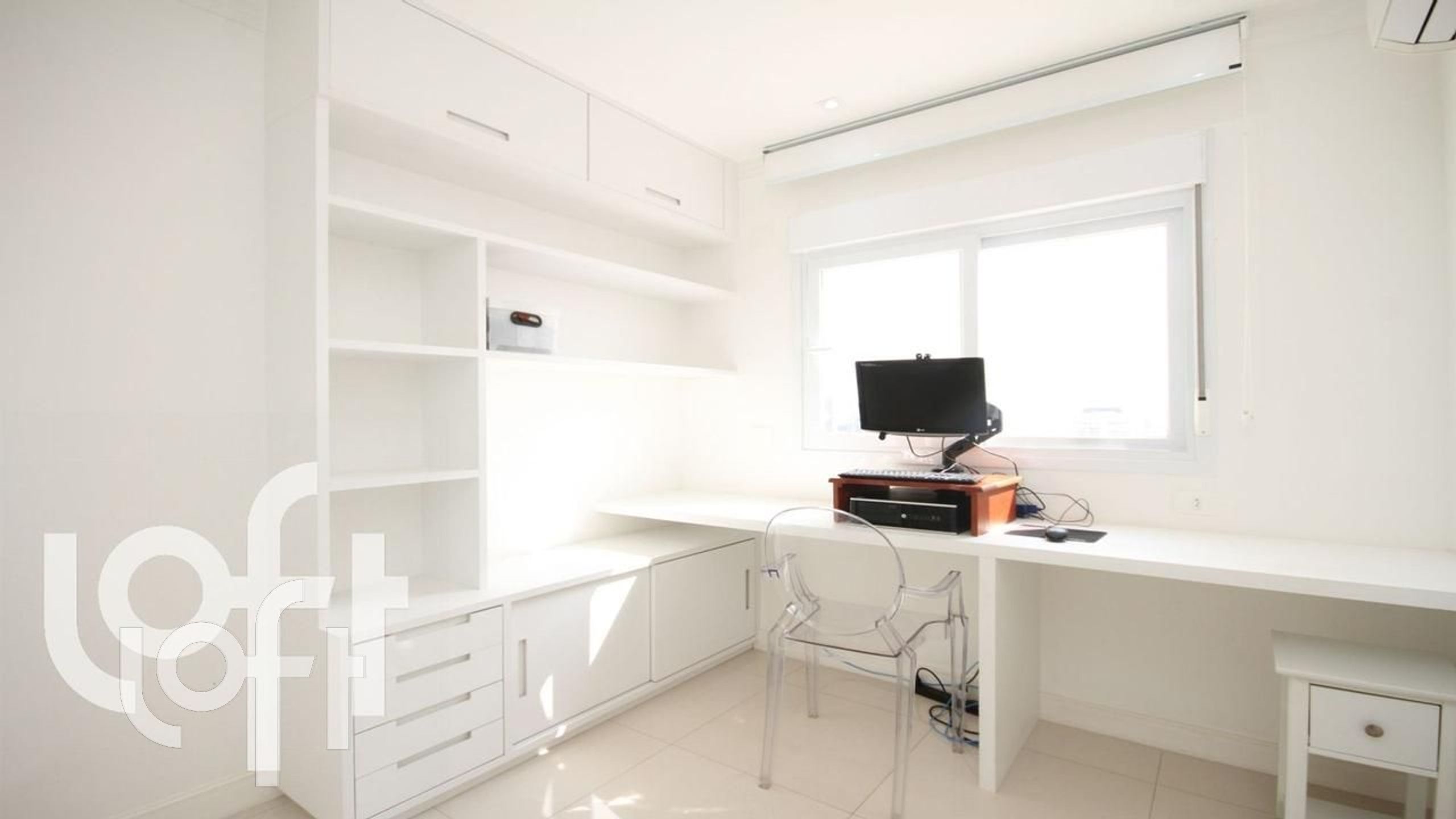 Apartamento à venda com 3 quartos, 130m² - Foto 1