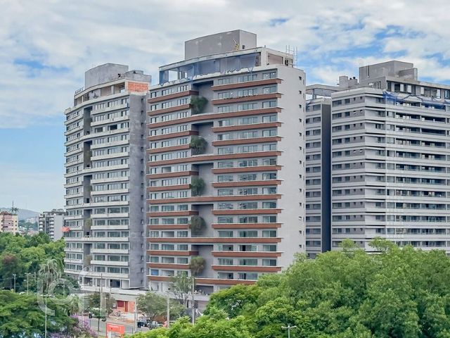Apartamento com 186m², 3 dormitórios, 3 suítes, 3 vagas, Jardim Europa em Porto Alegre