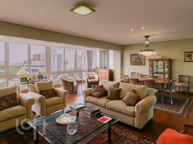 Apartamento com 257m², 3 dormitórios, 1 suíte, 2 vagas, Petrópolis em Porto Alegre