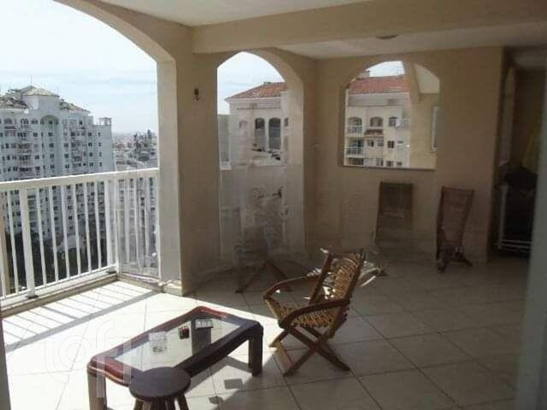 Apartamento à venda com 4 quartos, 205m² - Foto 1