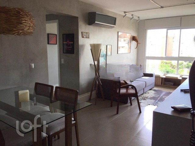 Apartamento com 68m², 2 dormitórios, 1 suíte, 2 vagas, Petrópolis em Porto Alegre