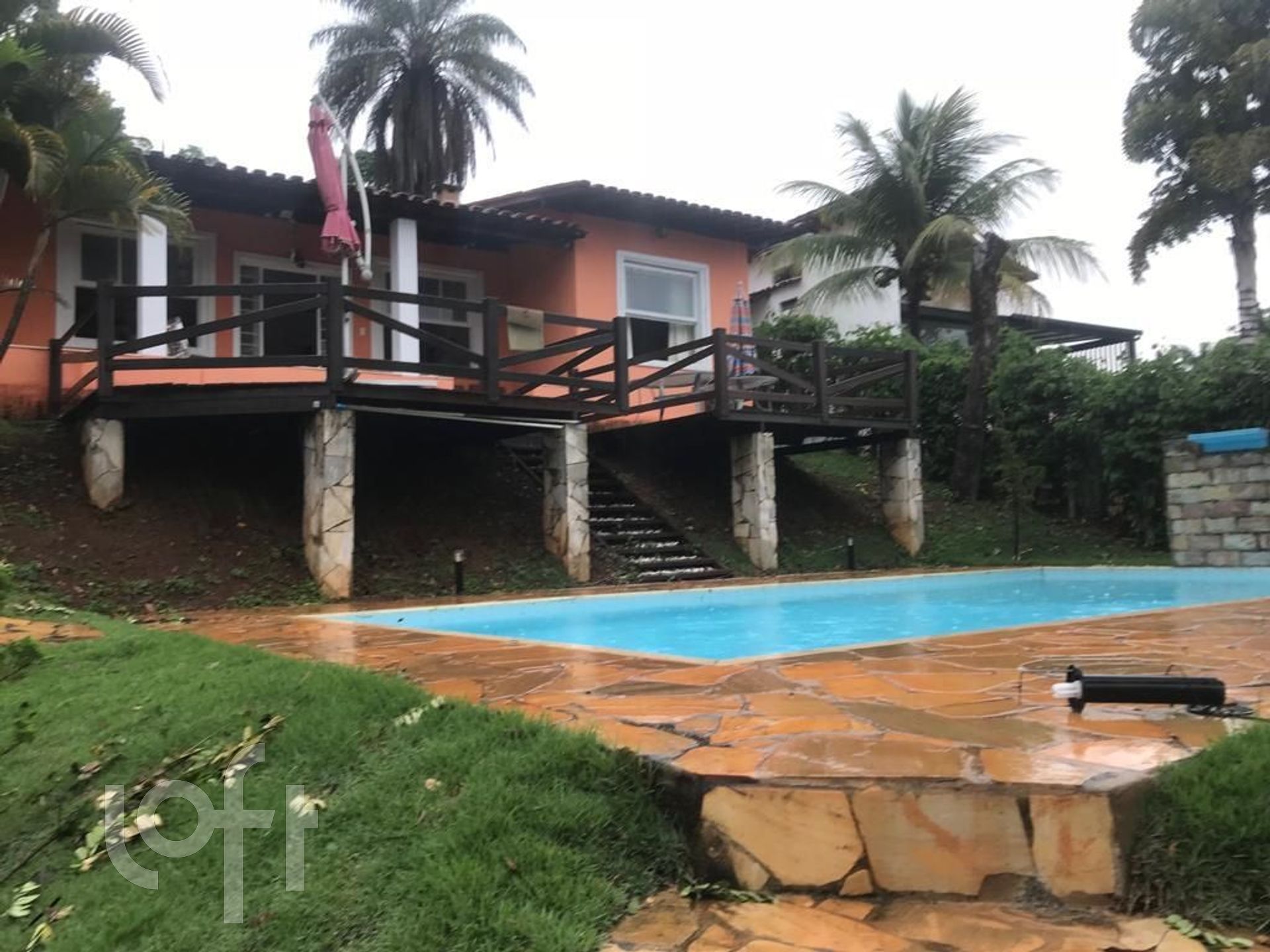 Casa de Condomínio à venda com 6 quartos, 330m² - Foto 1