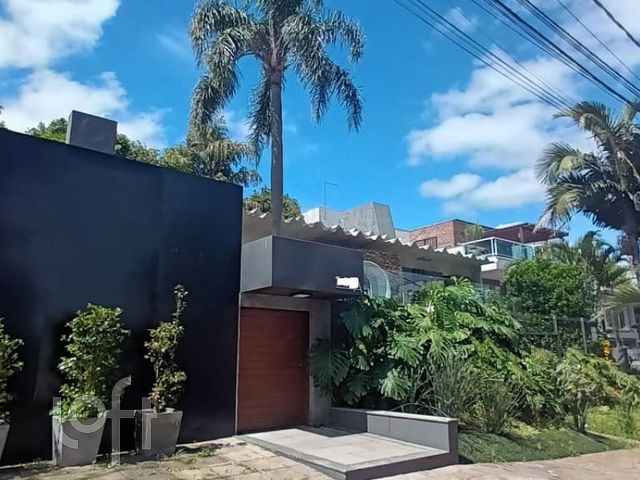 Casa com 207m², 3 dormitórios, 1 suíte, 2 vagas, Chácara das Pedras em Porto Alegre
