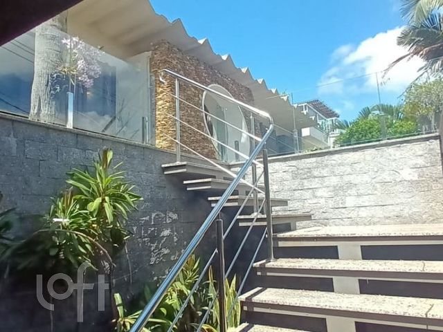 Casa com 207m², 3 dormitórios, 1 suíte, 2 vagas, Chácara das Pedras em Porto Alegre