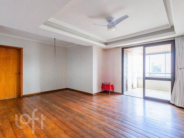 Apartamento com 236m², 3 dormitórios, 1 suíte, 2 vagas, Moinhos de Vento em Porto Alegre