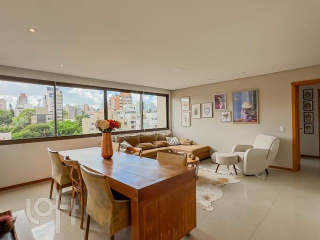 Apartamento com 96m², 3 dormitórios, 1 suíte, 2 vagas, Auxiliadora em Porto Alegre