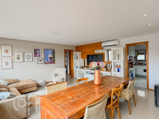 Apartamento com 96m², 3 dormitórios, 1 suíte, 2 vagas, Auxiliadora em Porto Alegre