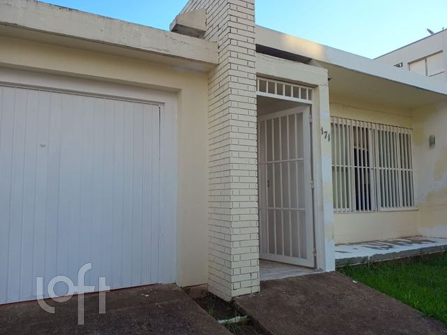 Casa com 225m², 5 dormitórios, 1 suíte, 2 vagas, Menino Deus em Porto Alegre