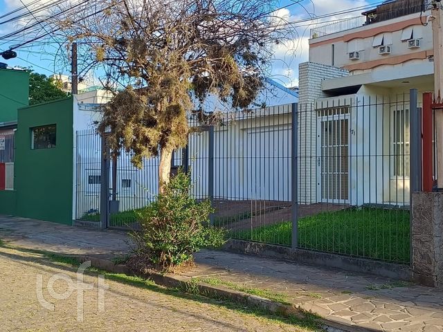 Casa com 225m², 5 dormitórios, 1 suíte, 2 vagas, Menino Deus em Porto Alegre