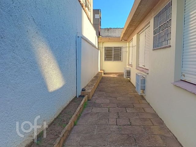 Casa com 225m², 5 dormitórios, 1 suíte, 2 vagas, Menino Deus em Porto Alegre
