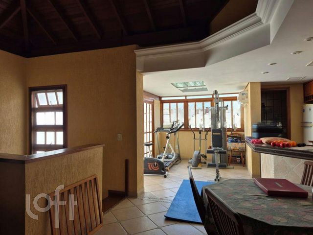 Casa em Condomínio com 271m², 3 dormitórios, 1 suíte, 2 vagas, Três Figueiras em Porto Alegre