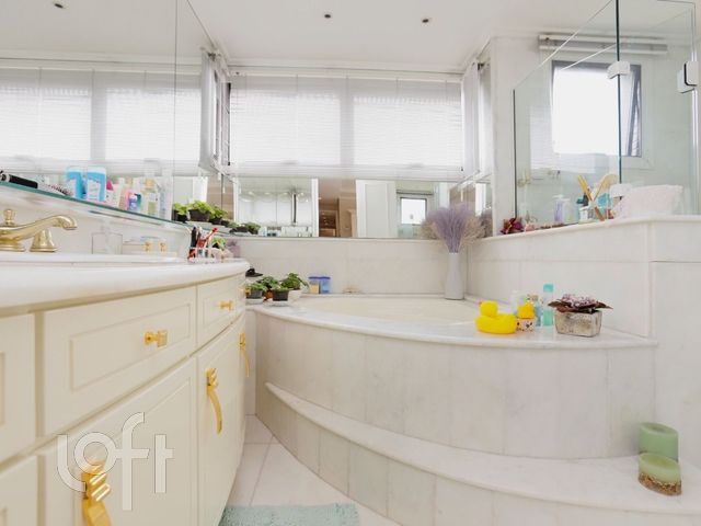 Apartamento com 260m², 3 dormitórios, 5 vagas, Bela Vista em Porto Alegre