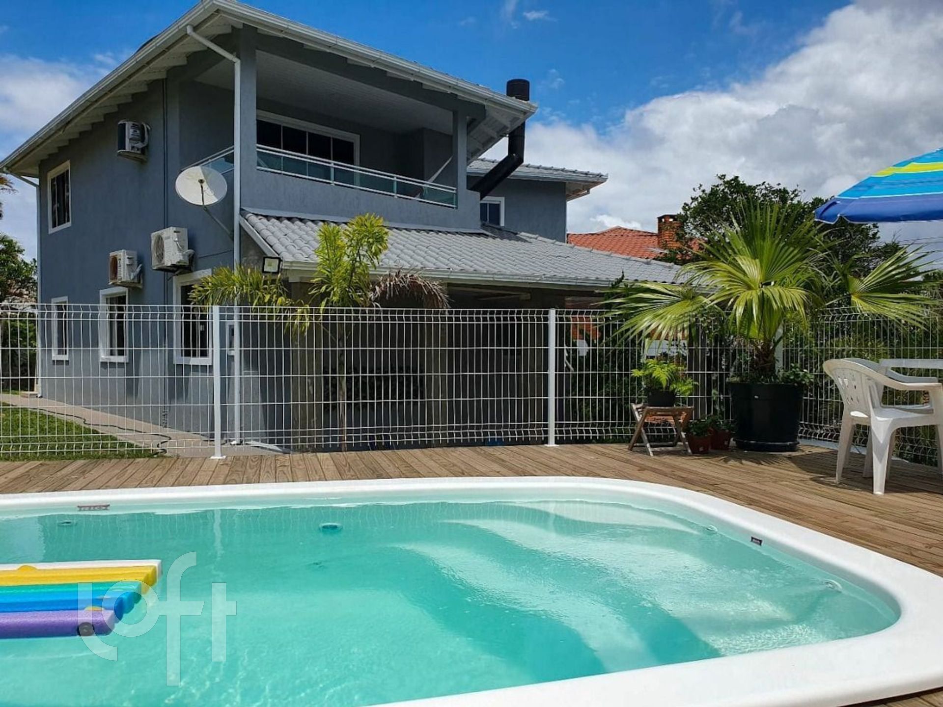 Casa à venda em Ingleses com 200 m², 5 quartos, 1 suíte, 4 vagas
