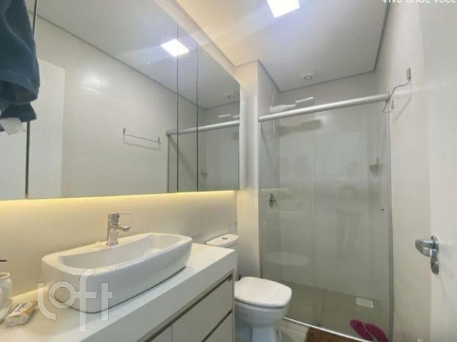 Apartamento com 64m², 2 dormitórios, 1 suíte, 2 vagas, Petrópolis em Porto Alegre