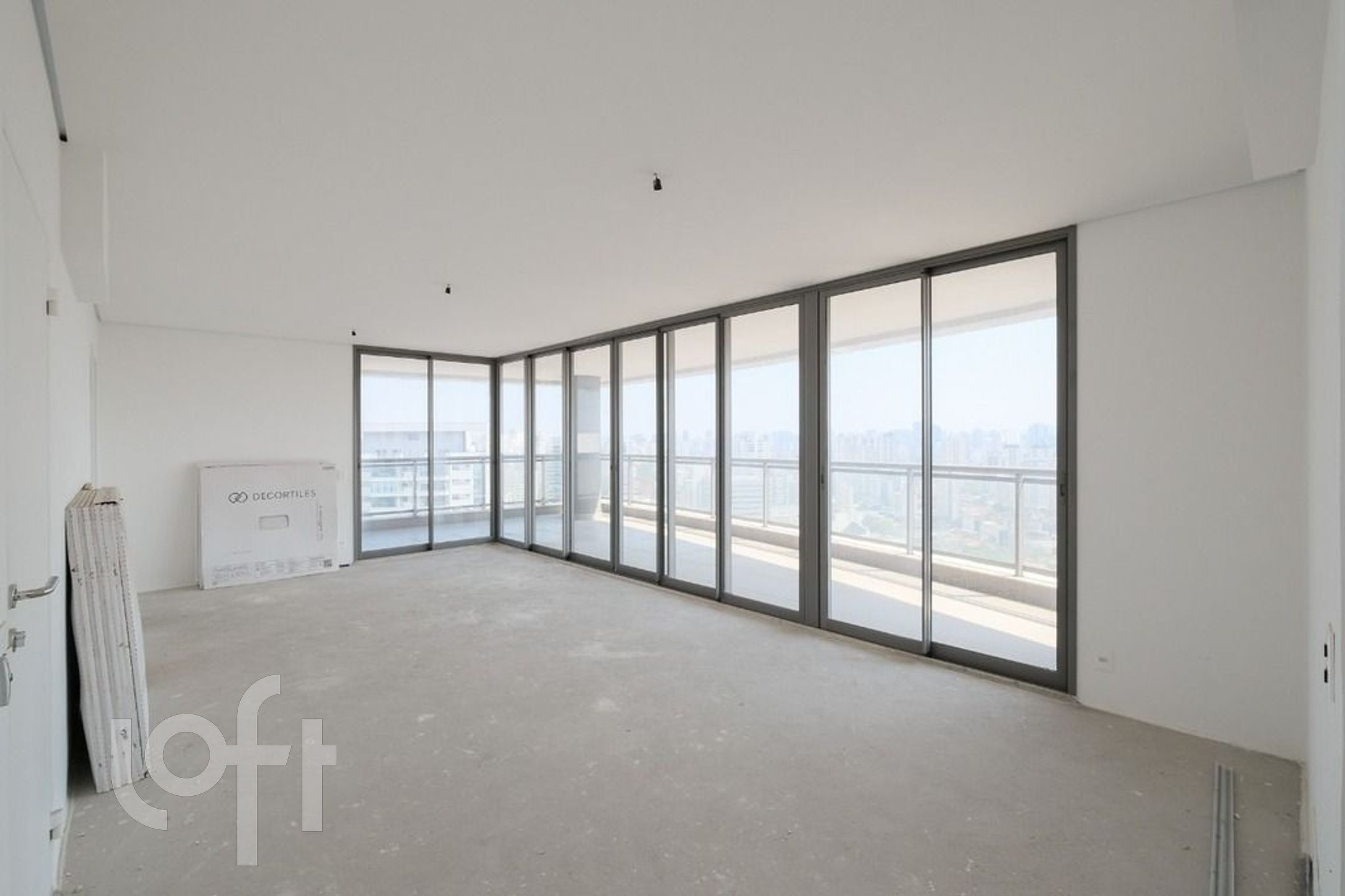 Apartamento à venda com 4 quartos, 375m² - Foto 2