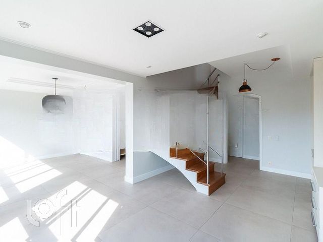 Apartamento com 259m², 3 dormitórios, 1 suíte, 4 vagas, Petrópolis em Porto Alegre