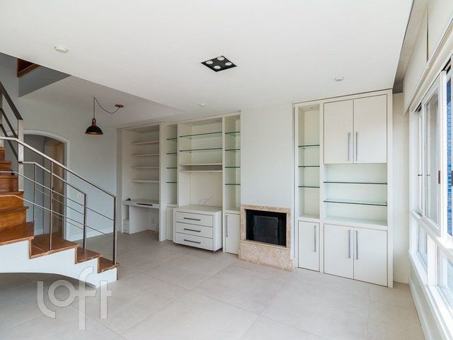 Apartamento com 259m², 3 dormitórios, 1 suíte, 4 vagas, Petrópolis em Porto Alegre