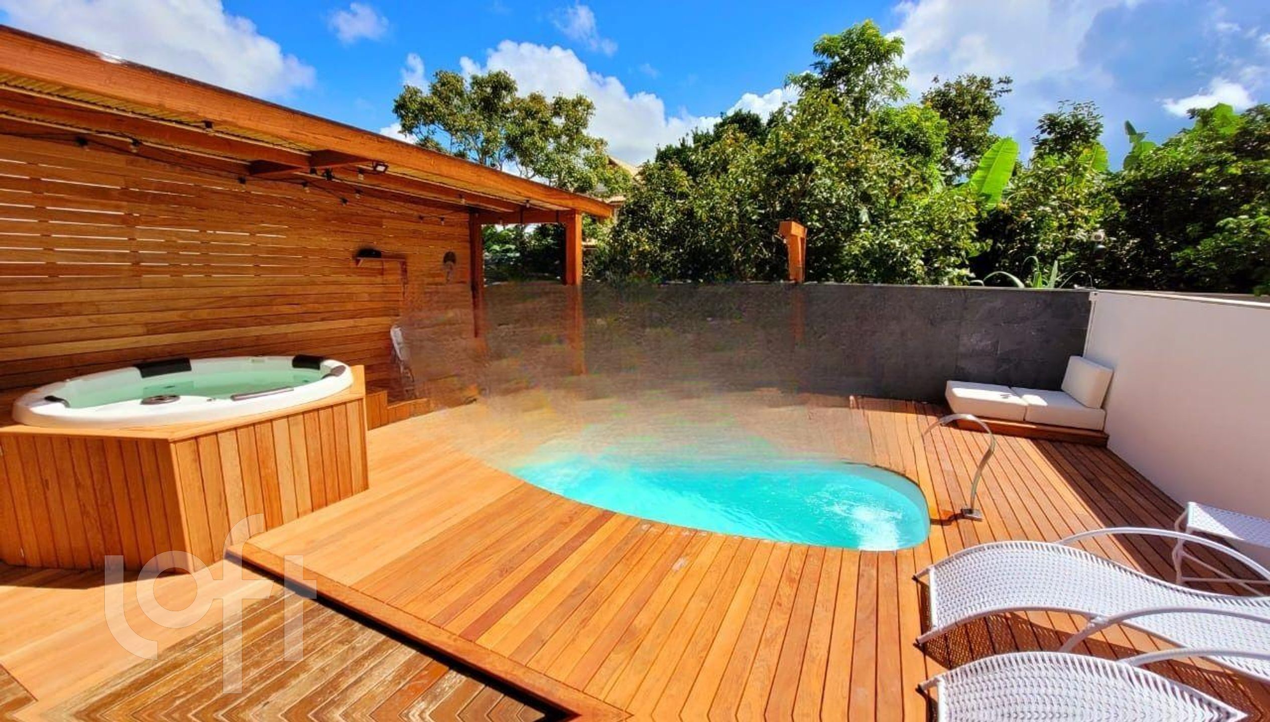 Casa Residencial com 225m², 4 quartos, 3 suítes, no bairro Jurere Leste em Florianópolis