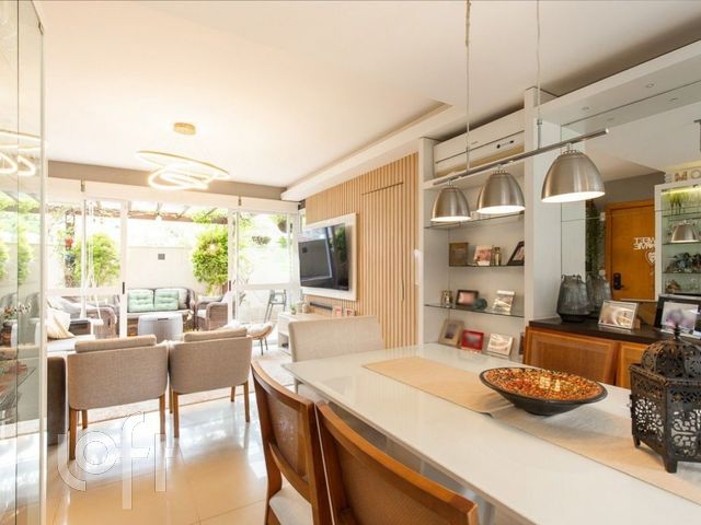 Apartamento com 150m², 3 dormitórios, 1 suíte, 2 vagas, Petrópolis em Porto Alegre