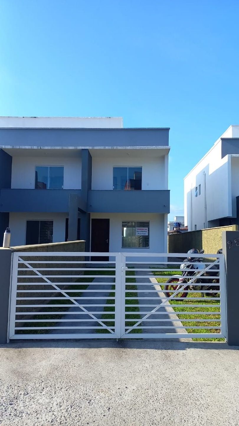 Casa Residencial com 92m², 2 quartos, 2 suítes, 2 garagens, no bairro São João do Rio Vermelho em Florianópolis