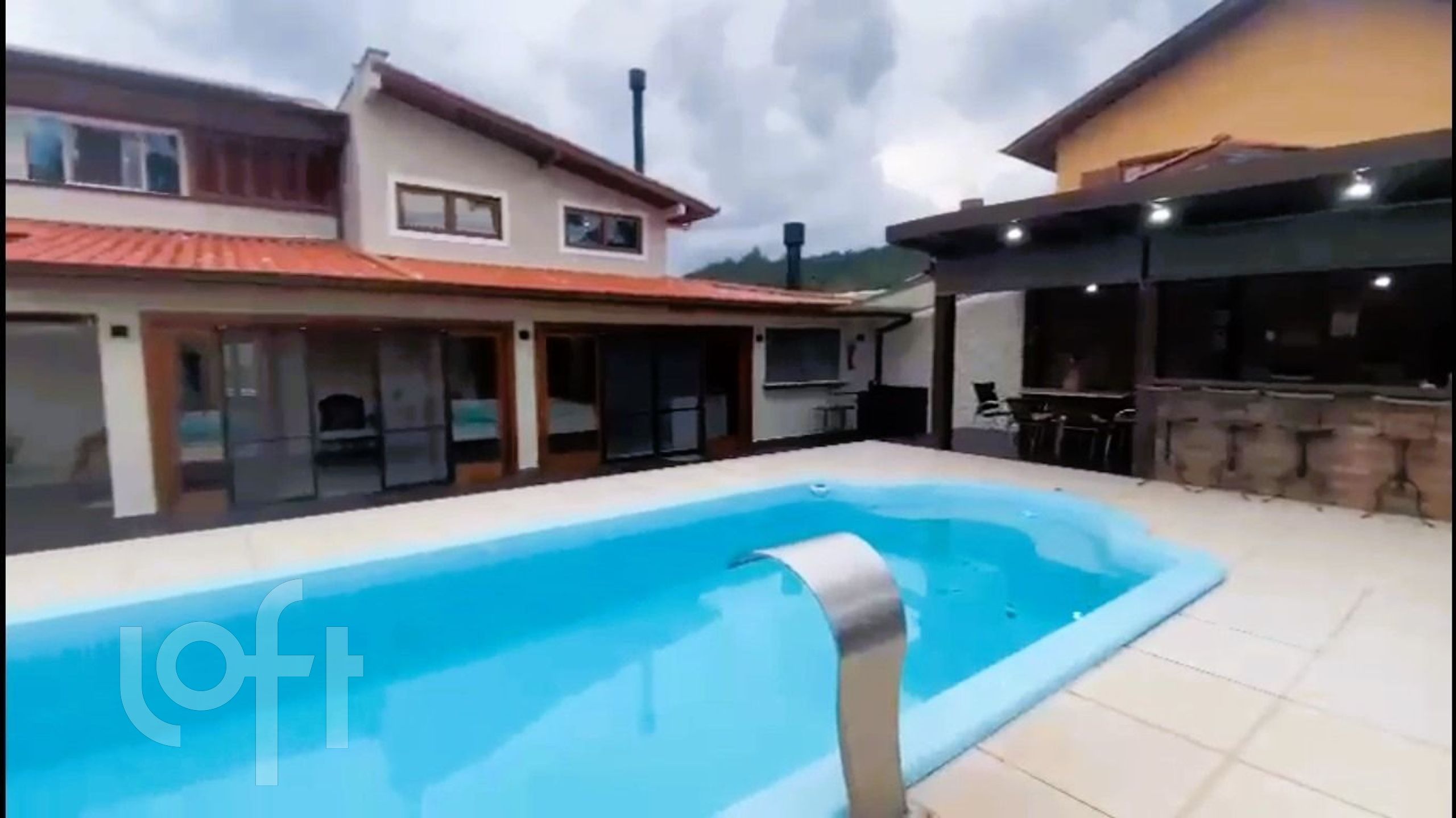 Casa Residencial com 470m², 6 quartos, 3 suítes, no bairro Vargem Grande em Florianópolis