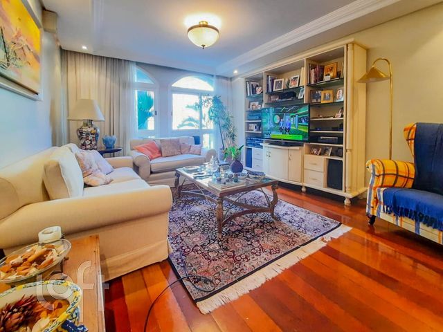 Apartamento com 121m², 3 dormitórios, 1 suíte, 1 vaga, Petrópolis em Porto Alegre