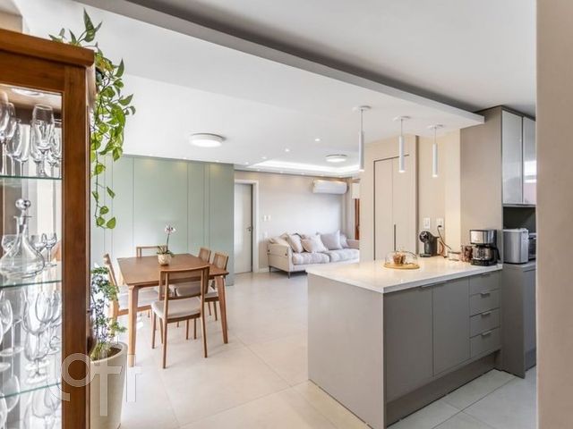 Apartamento com 100m², 3 dormitórios, 2 vagas, Menino Deus em Porto Alegre