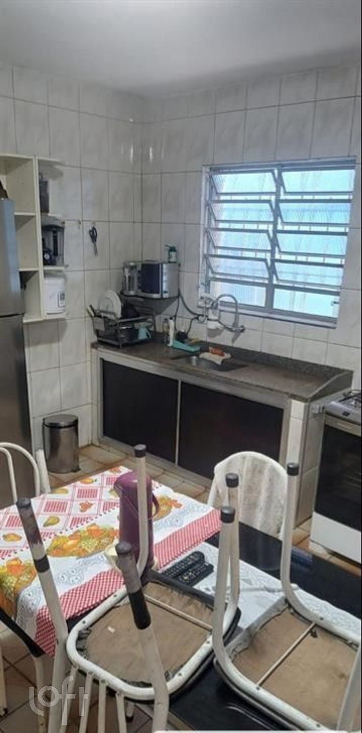 Casa à venda com 2 quartos, 225m² - Foto 2
