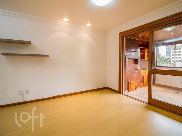 Apartamento com 107m², 3 dormitórios, 1 suíte, 2 vagas, Petrópolis em Porto Alegre